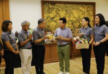 นายอานันต์ เผือกพิบูลย์ นายกสมาคมกีฬากอล์ฟอาชีพสตรี พร้อมด้วยคณะกรรมการบริหารสมาคมฯ เข้ากราบสวัสดีปีใหม่ ประธานกรรมการบริหาร บริษัท บุญรอดบริวเวอรี่ จำกัด